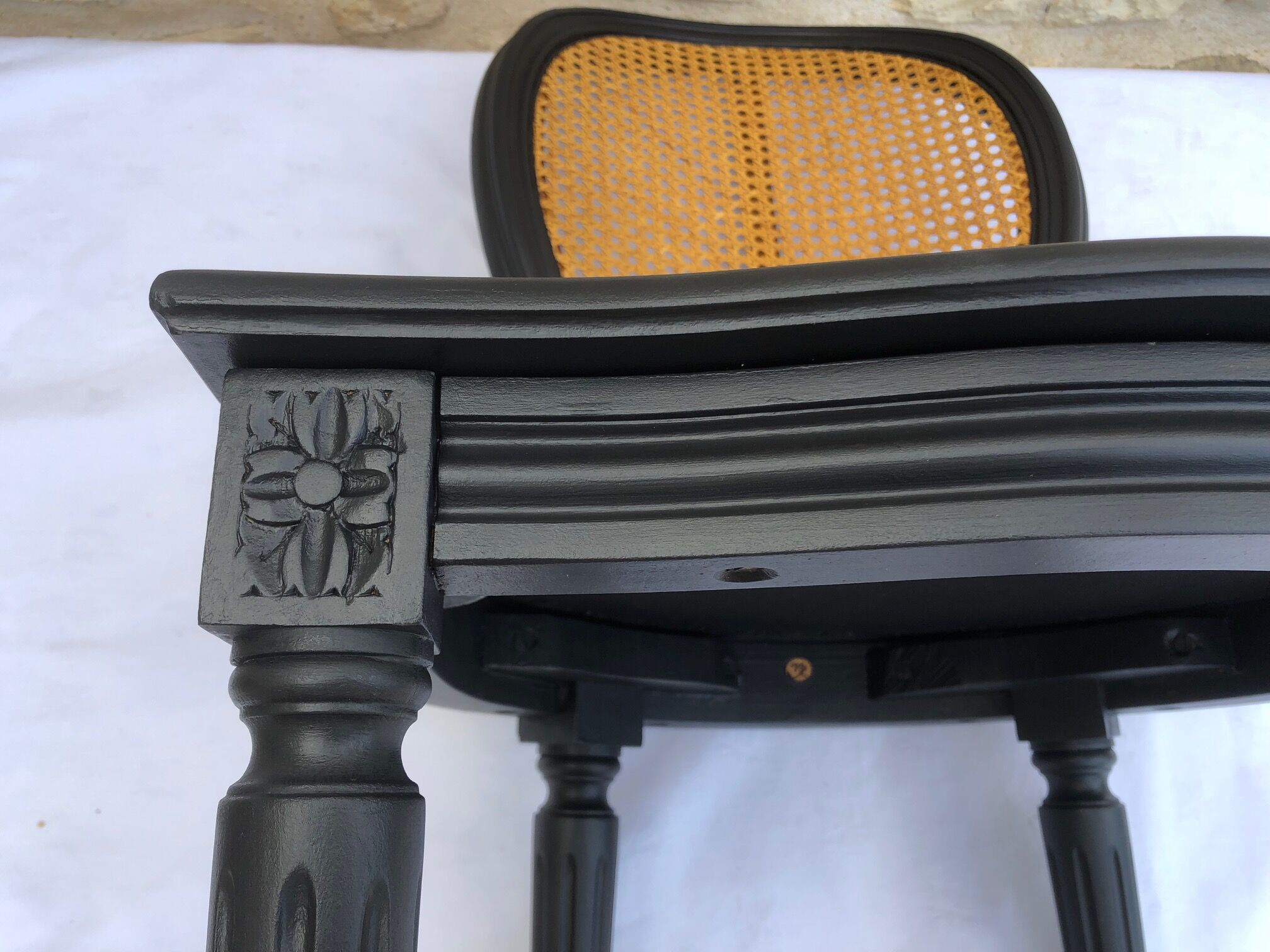 Chair wood medallion canned back