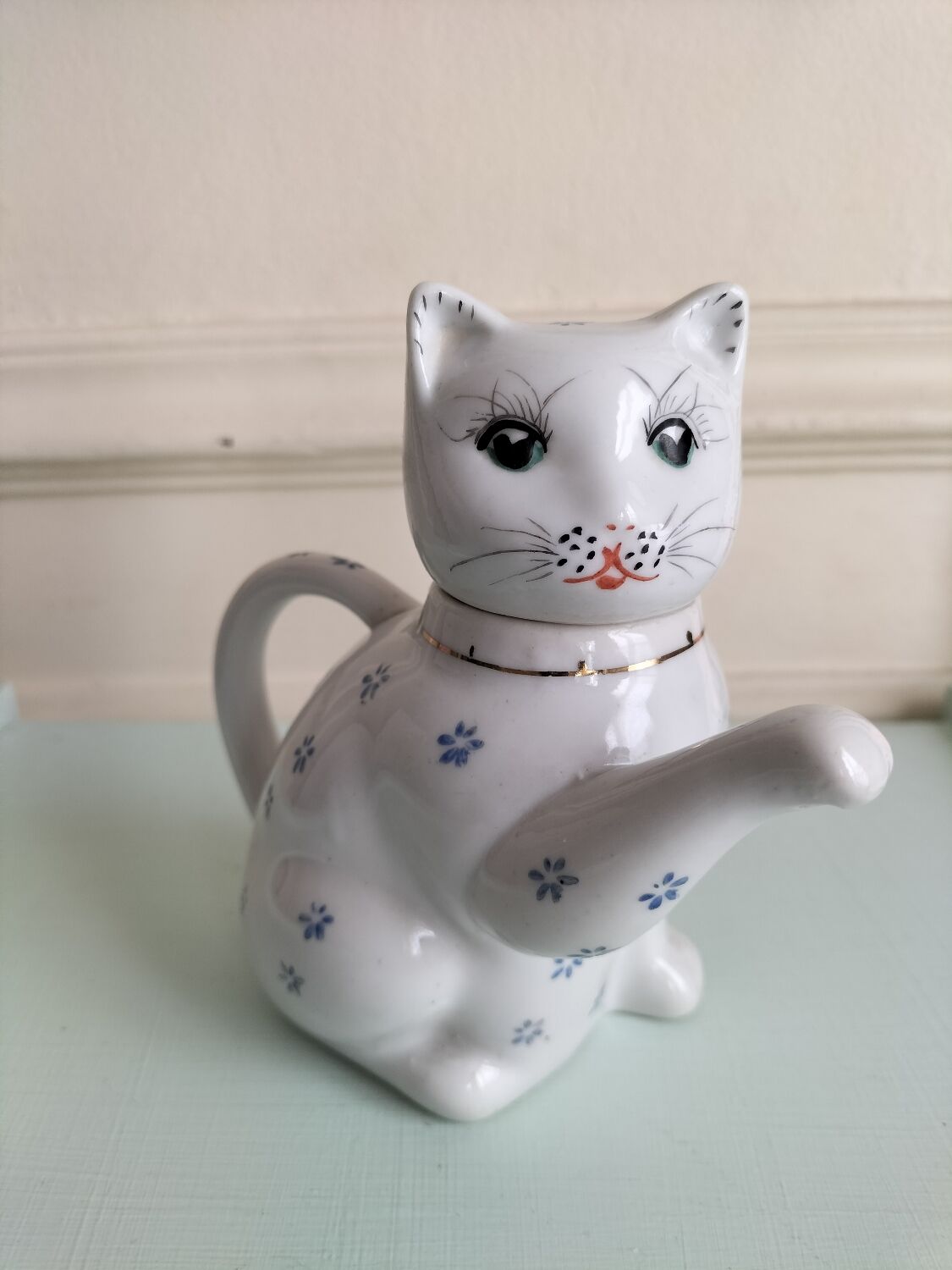 Porcelain teapot cat
