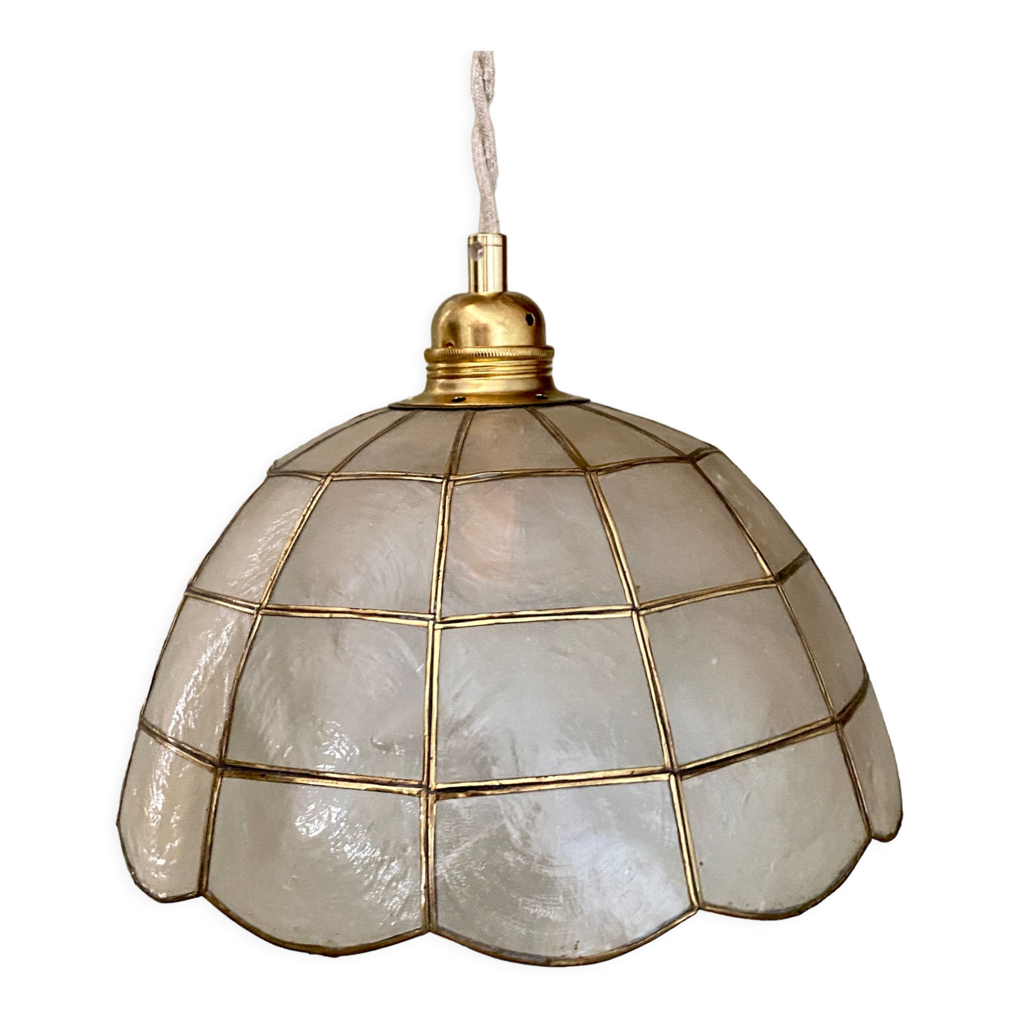 Vintage lampshade in mother-of-pearl and brass