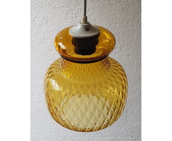 Amber glass suspension