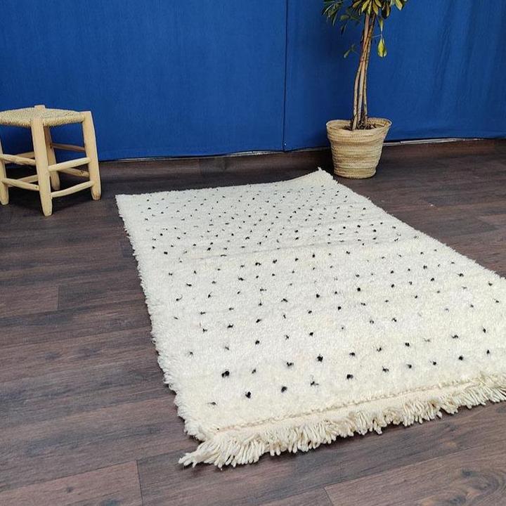 Bohemian rug with black dots 105x175 cm