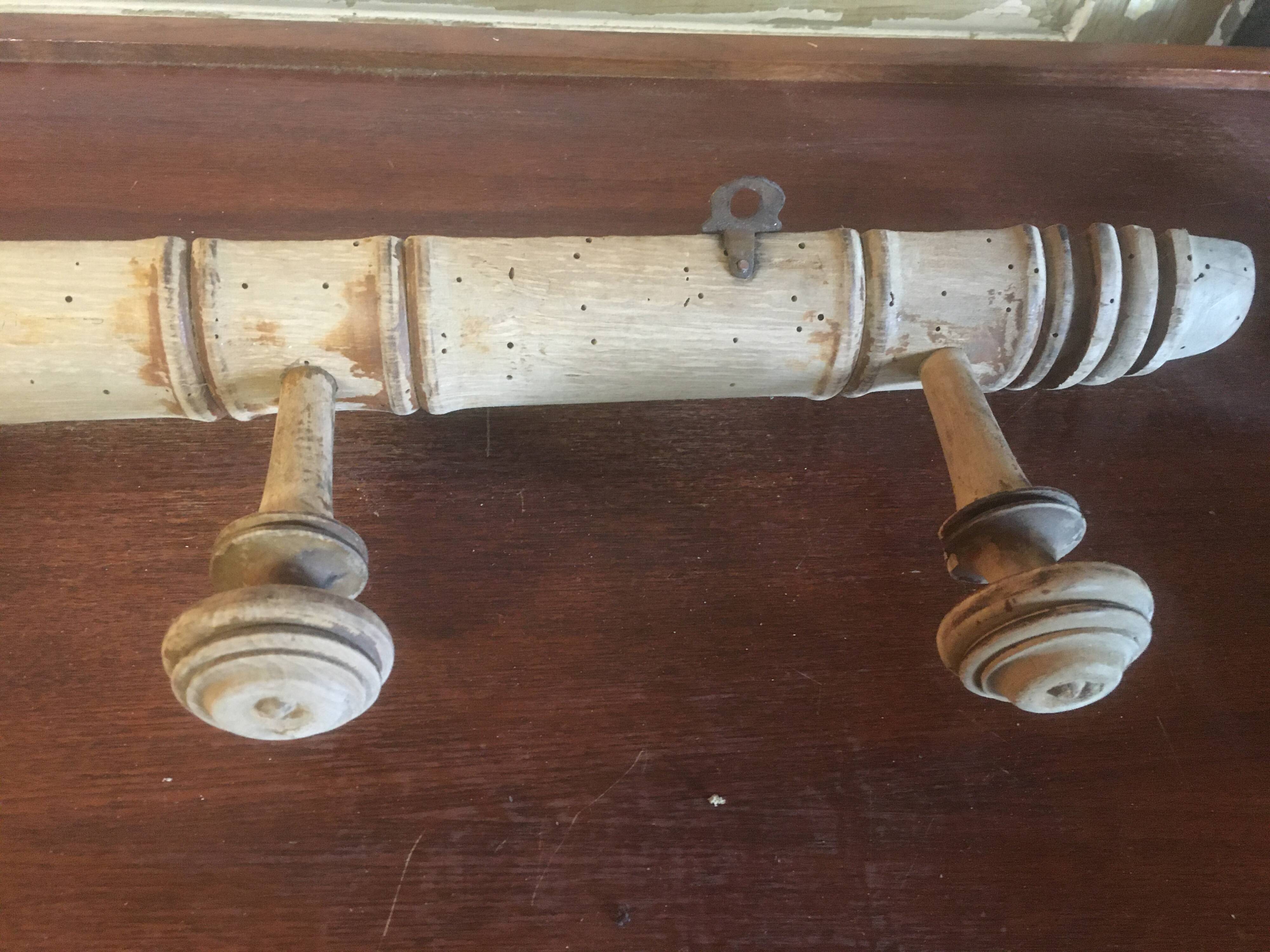Wall coat rack with 4 hooks in raw wood