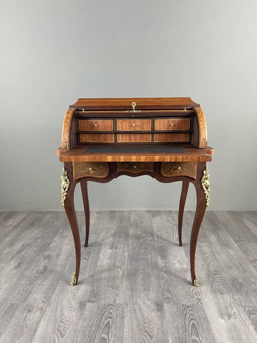 Bureau à cylindre en marqueterie de style Louis XV, XIXe siècle