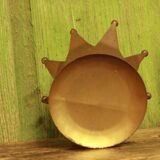 Empty pocket crown of kings