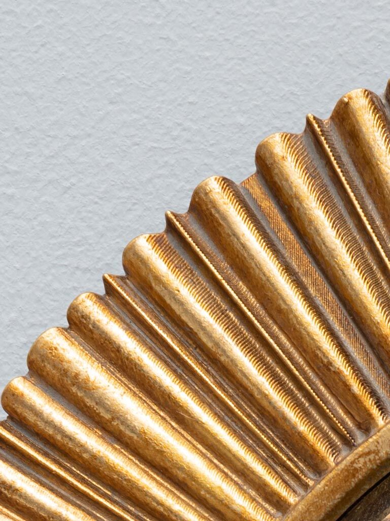 Convex mirror or golden witch's eye