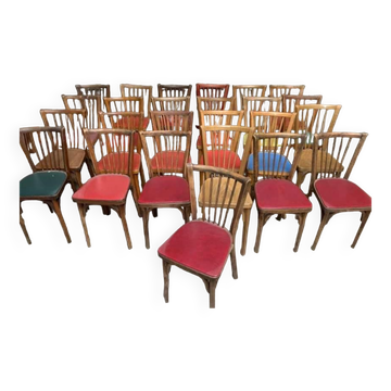 Série de 25 anciennes chaises bistrot Baumann vintage en bois courbé assis Skaï  ou bois