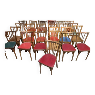 Série de 25 anciennes chaises bistrot Baumann vintage en bois courbé assis Skaï  ou bois