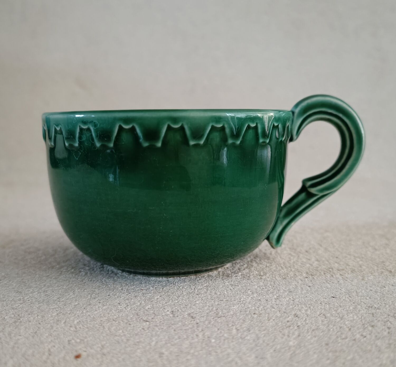 Tasse en faïence José Pober