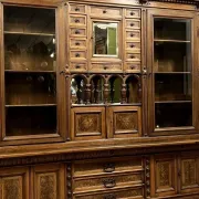 Important double-sided display case – Renaissance style – Walnut and burl