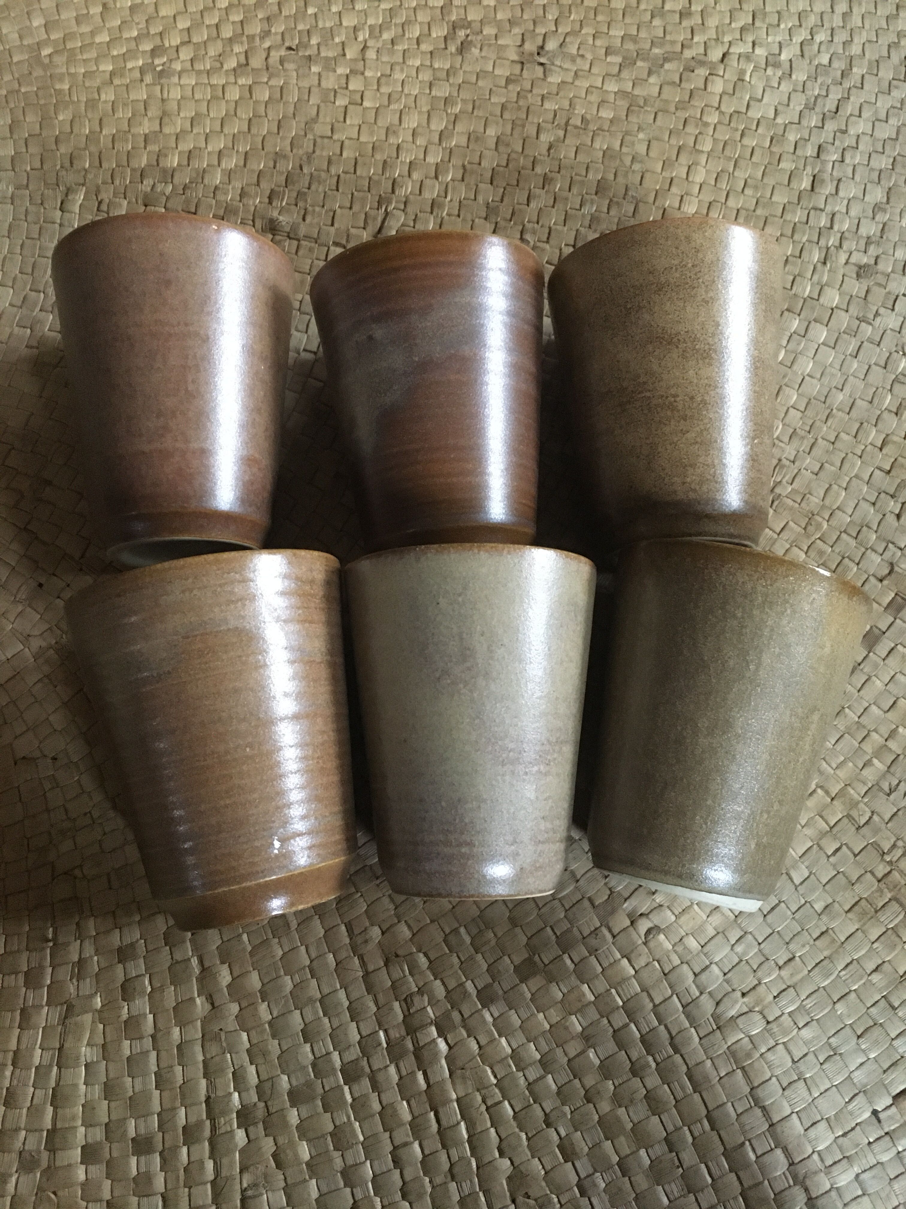 Series of 6 cups of sandstone