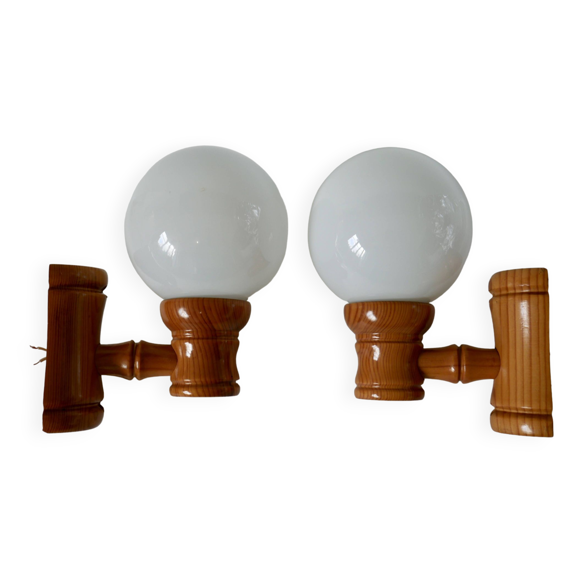 Pair of globe wall lights in pine and opaline from the 60s