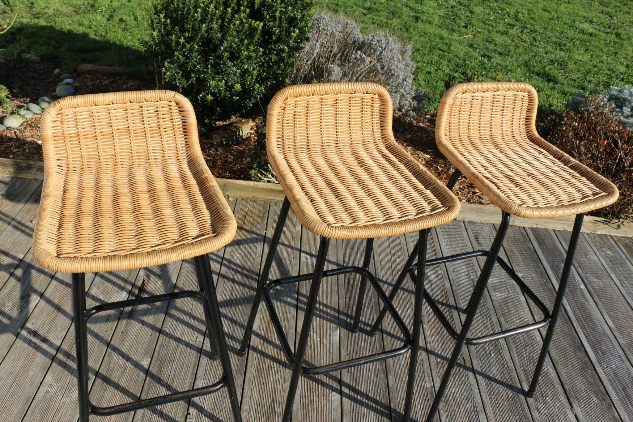 3 tabourets rotin et métal noir dirk van sliedregt