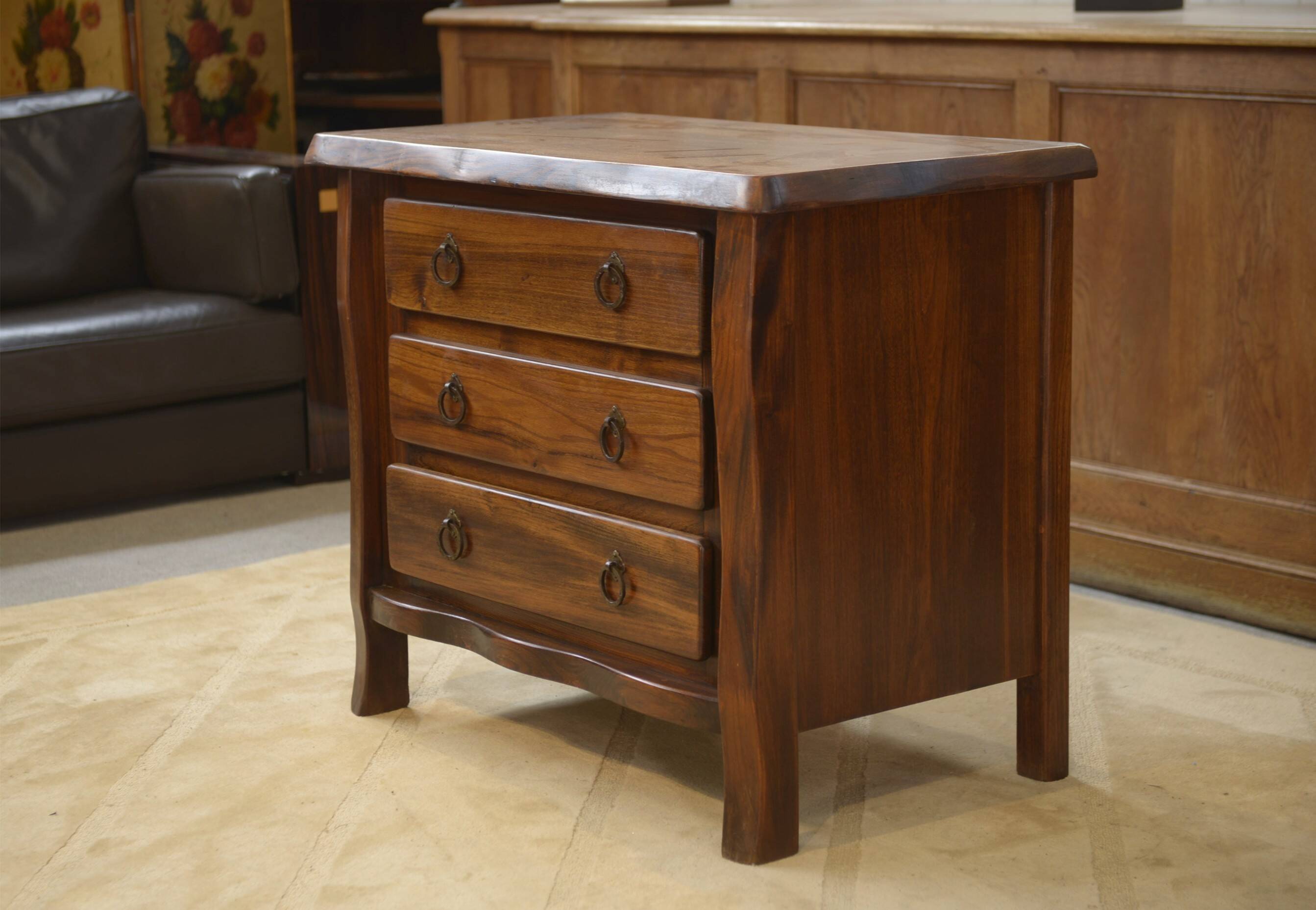 Commode brutaliste 3 tiroirs en orme par Aranjou, 1960