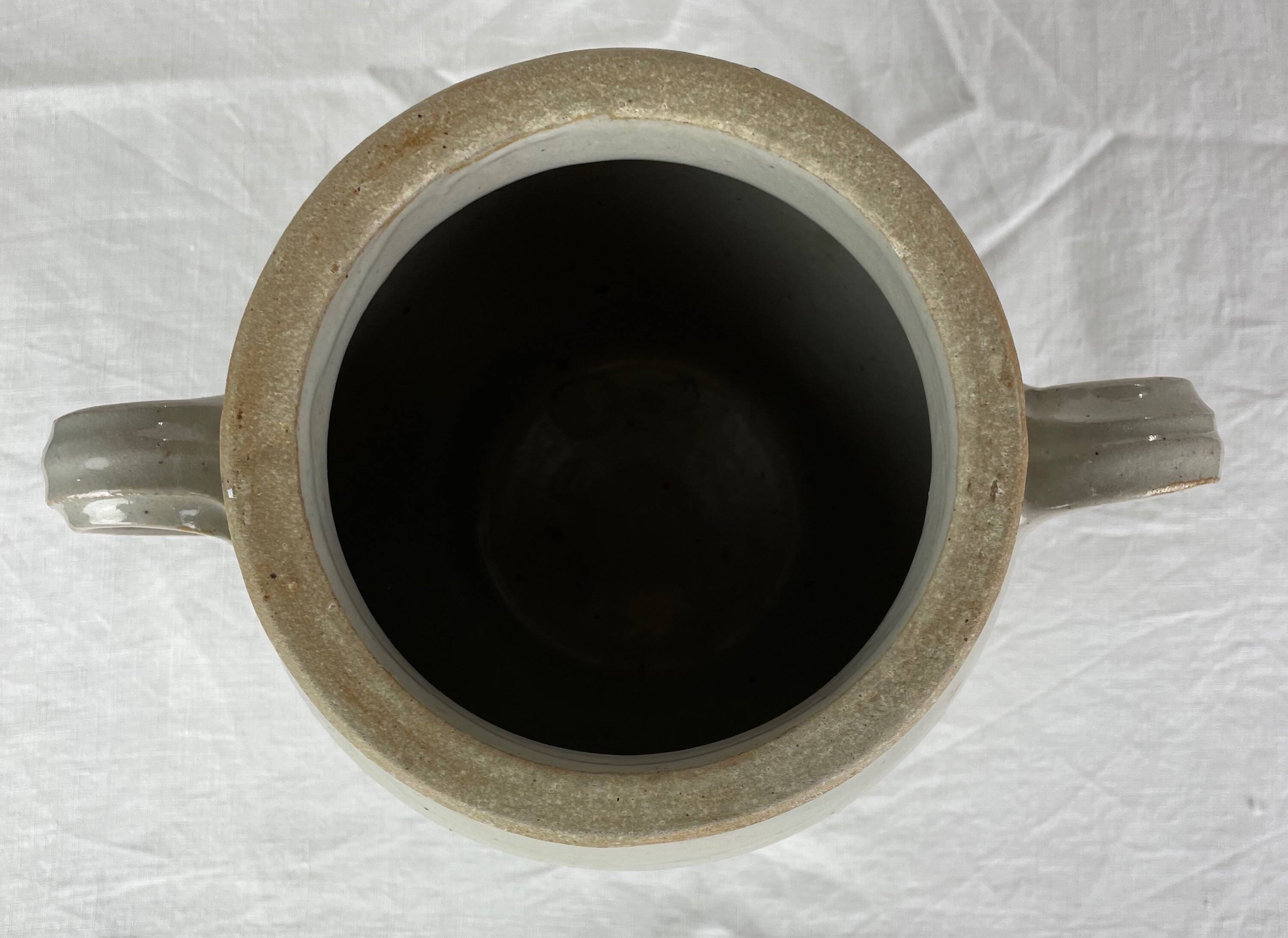Earthen grease pot