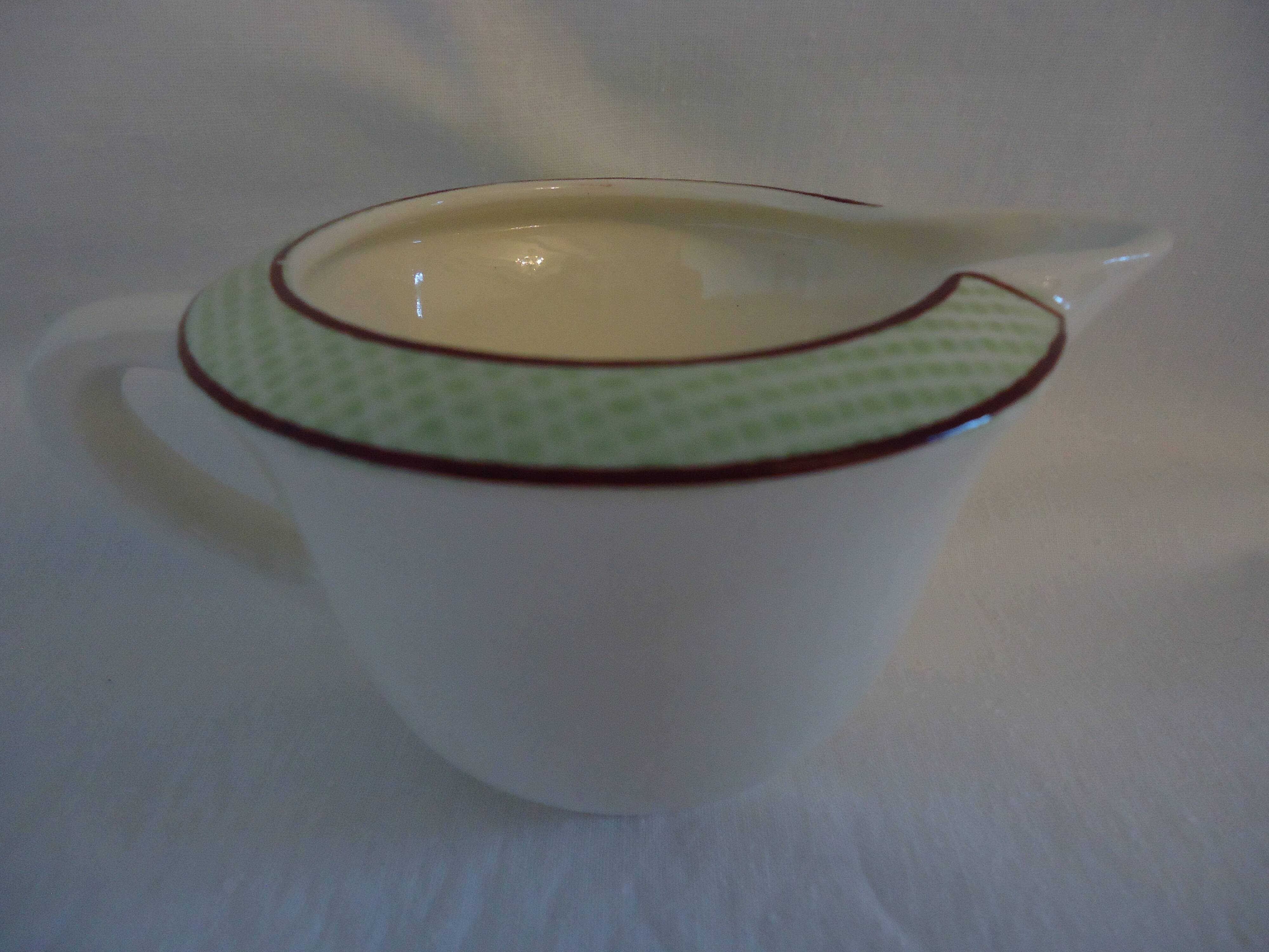 Pot à lait porcelaine de salains modèle isoard