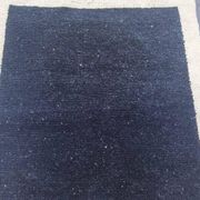 Tapis en laine noire