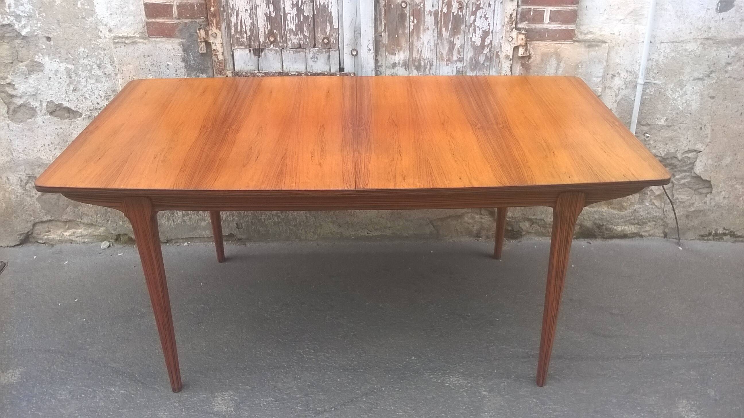 Extendable teak dining table