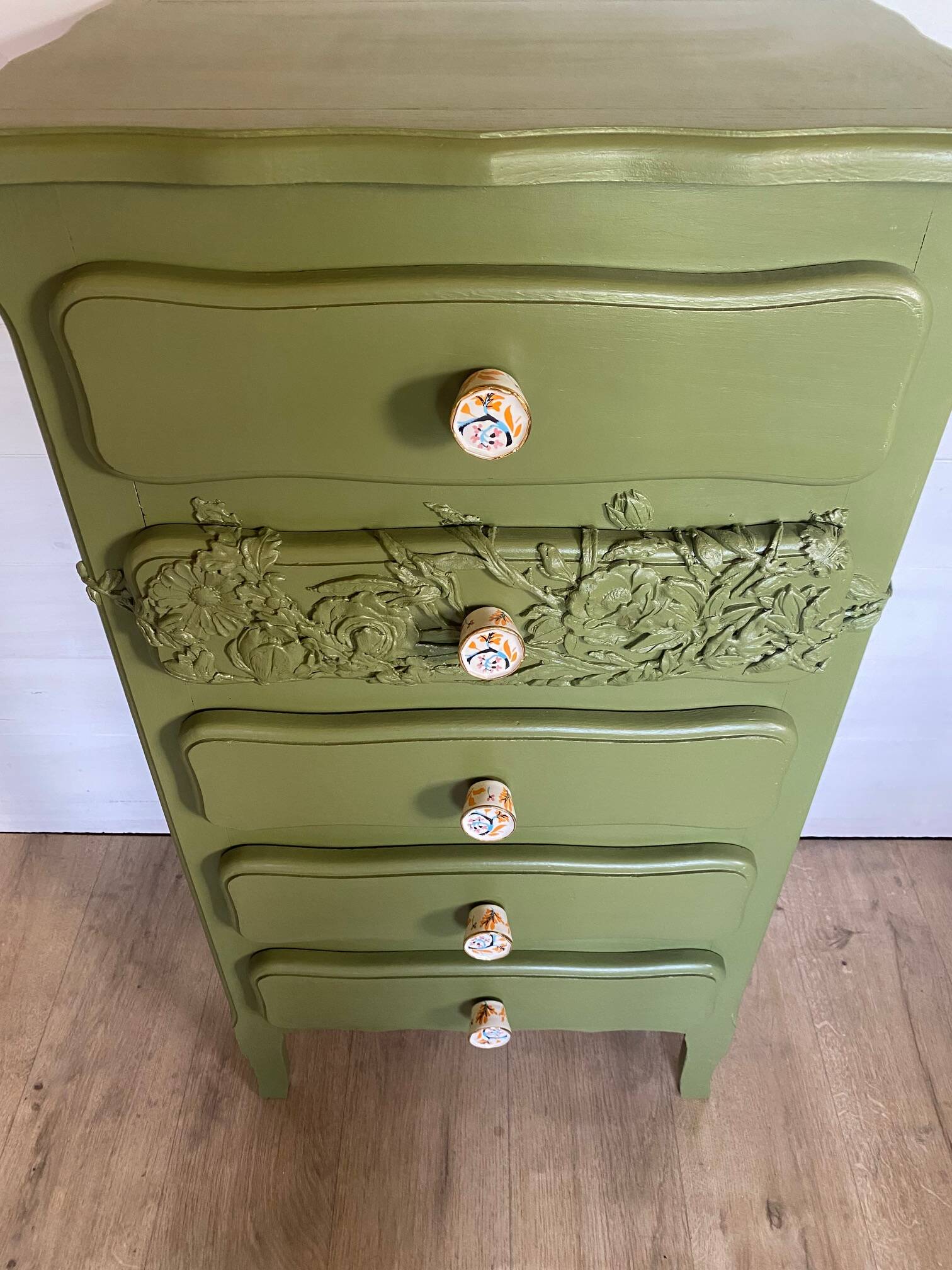 Revamped plant chiffonier