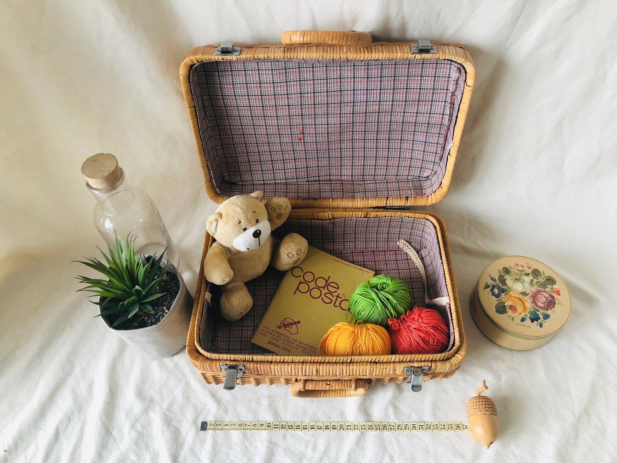 Wicker case, vintage