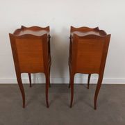 Paire de tables de chevet style Louis XV