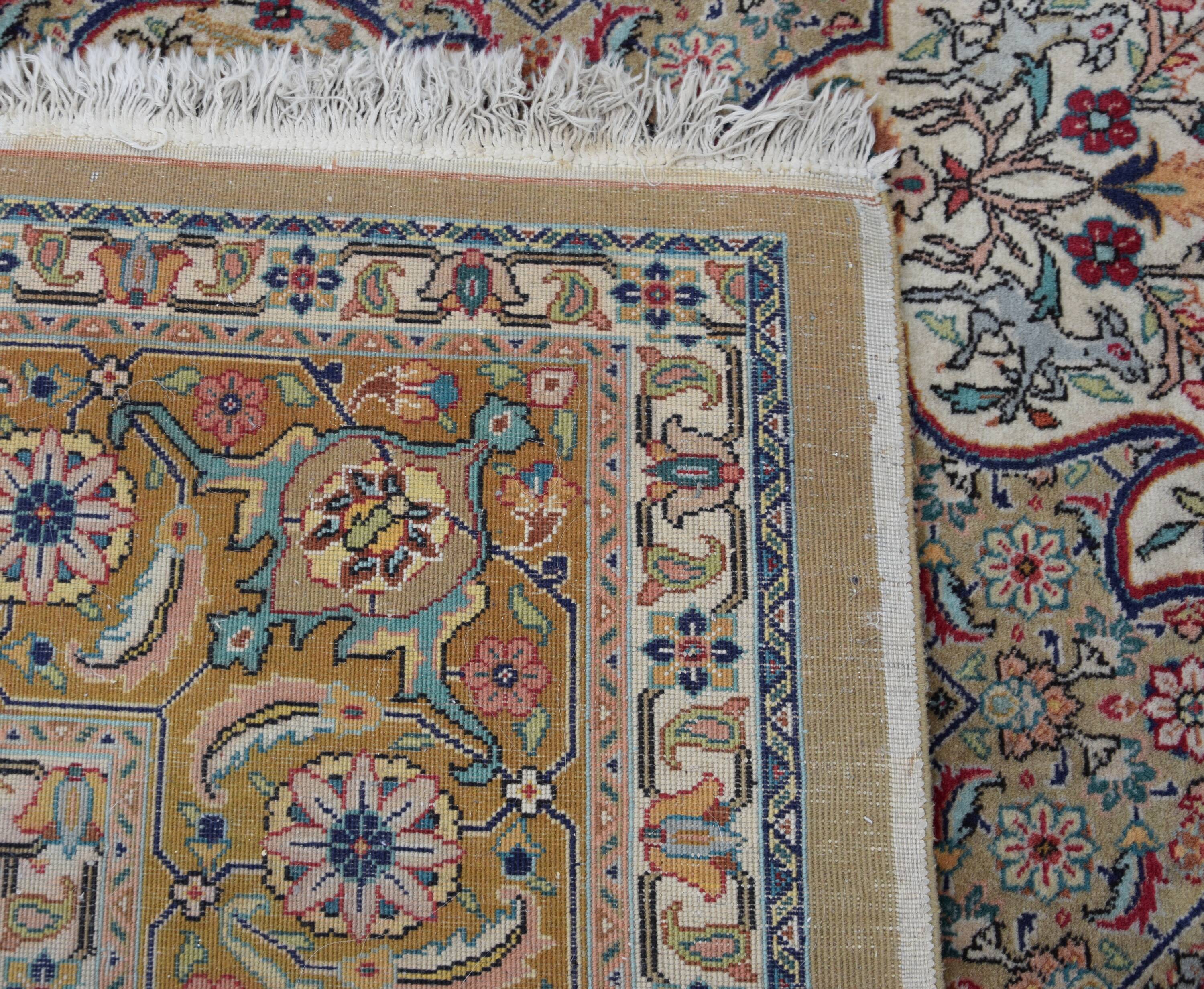 Oriental carpet tabriz iran: 2.08 x 3.08 metres in wool