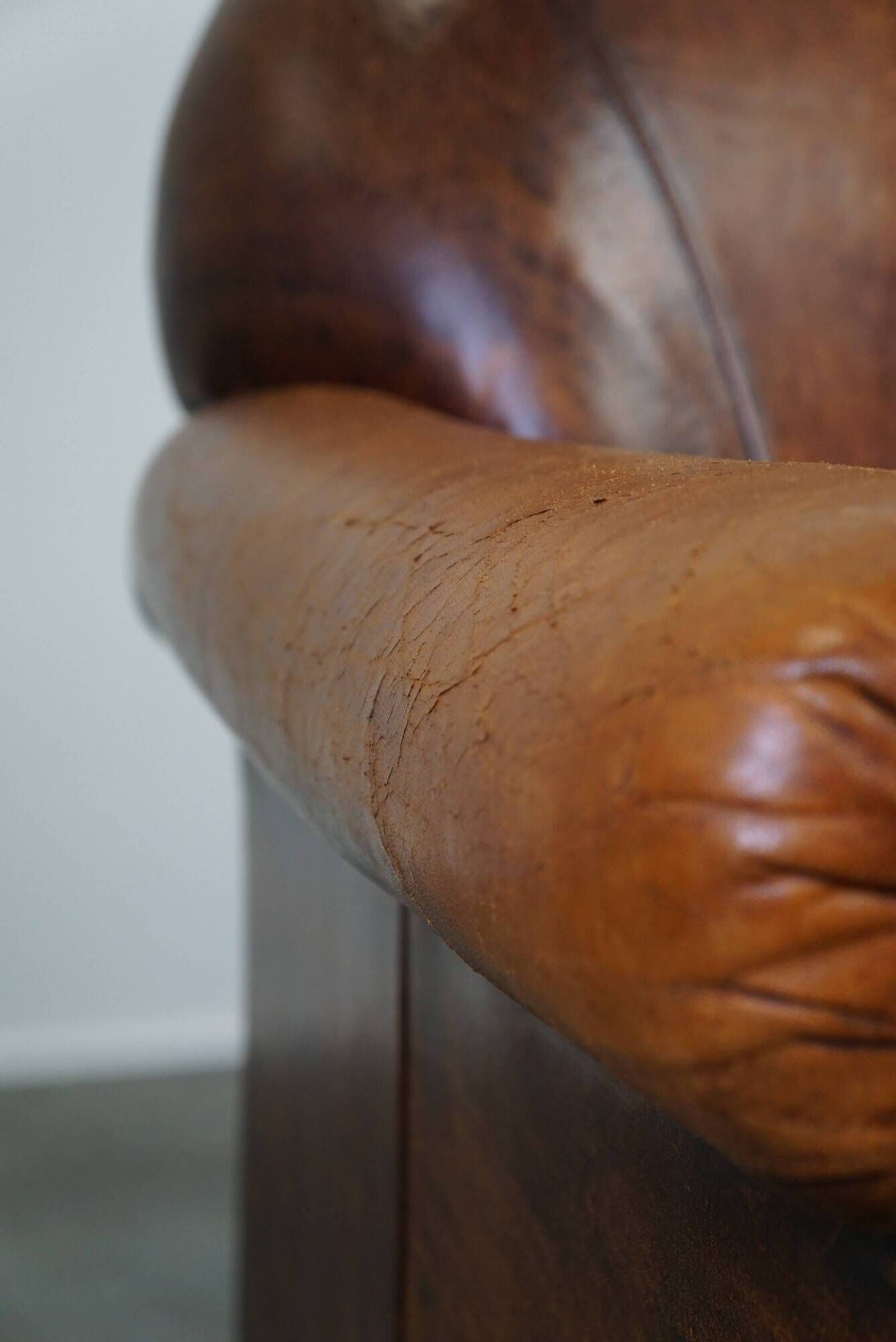 Beautiful sheep leather armchair with fixed cushion and stunning colors