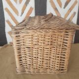 Market basket with wicker lid