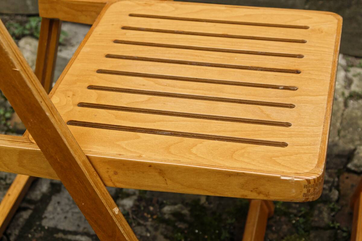 Set of 6 wooden folding chairs