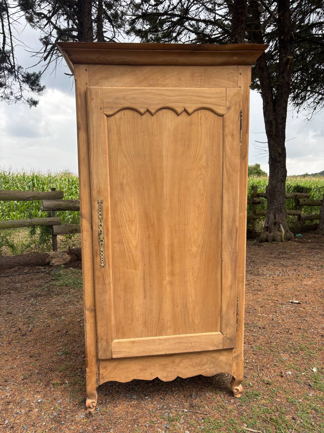 Solid wood bonnet maker