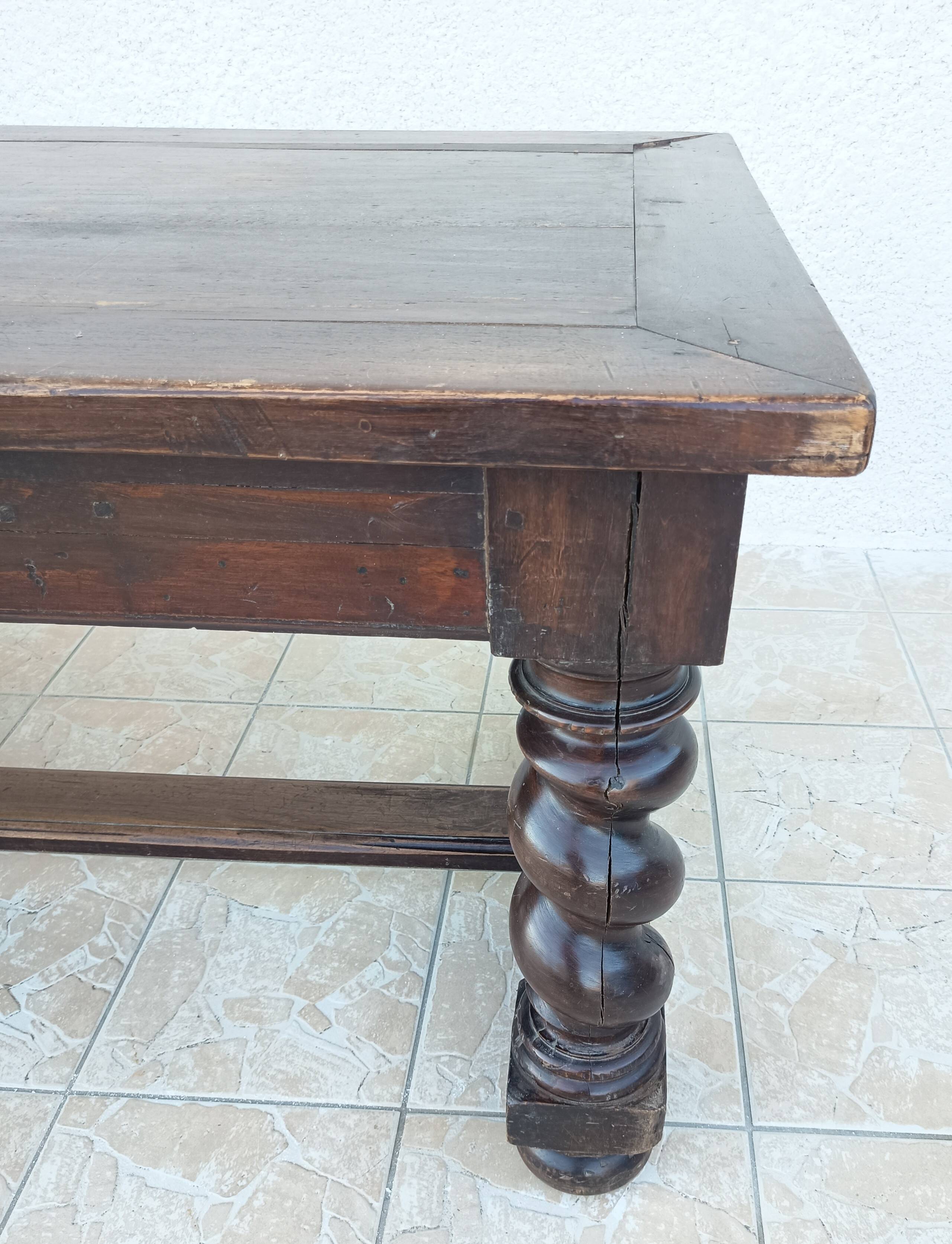 Louis XIII walnut table from the 19th century.