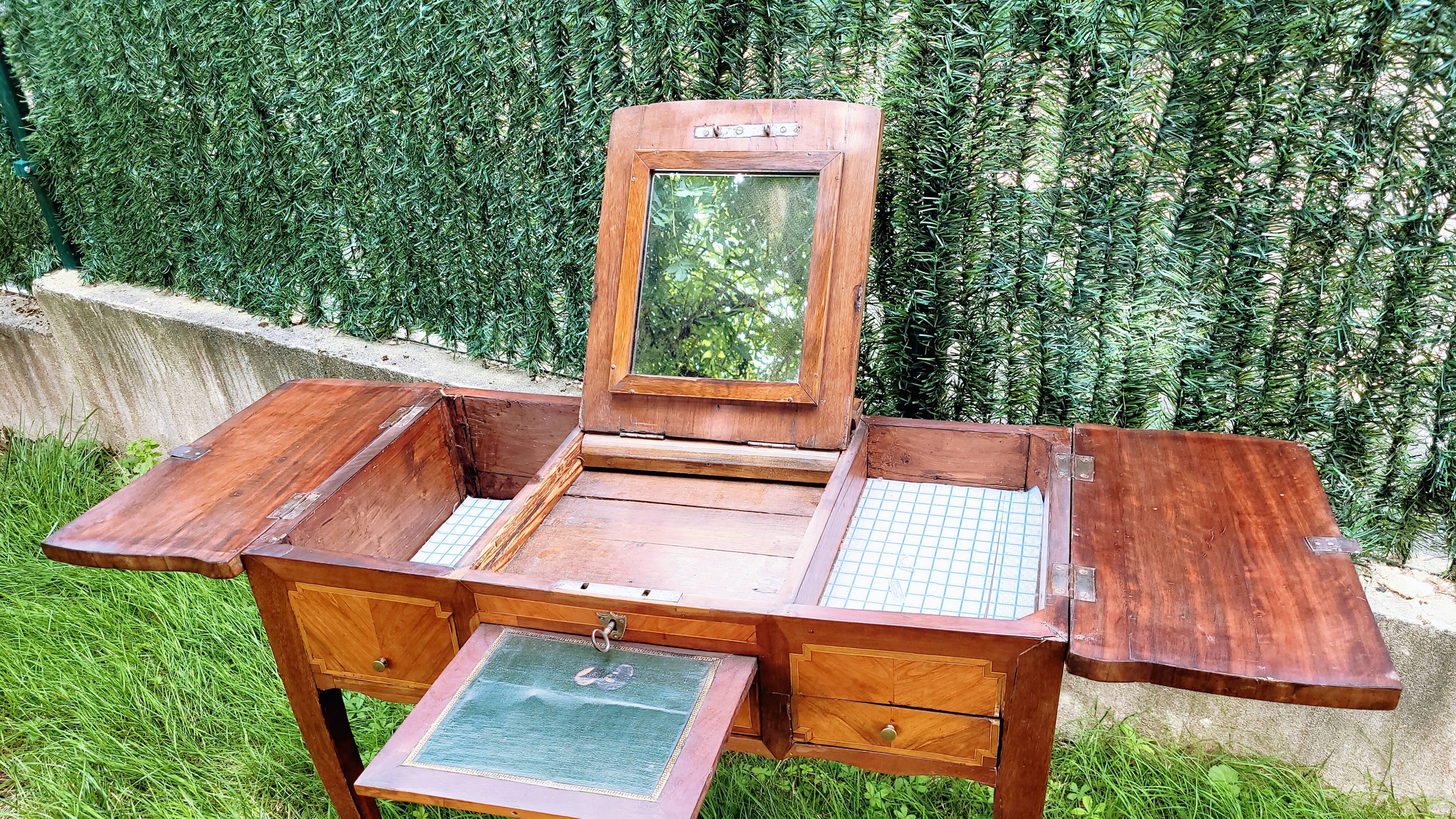 Coiffeuse d'époque louis xv en bois de plaquage