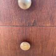 Vintage high chest of drawers in oak with 5 drawers, circa 1950s.