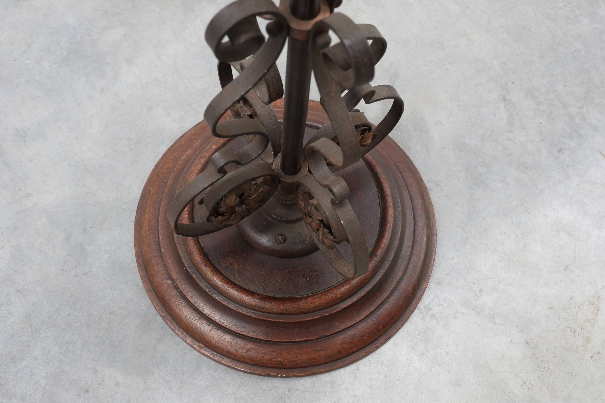 Art Nouveau planter in metal and copper, France ca. 1905