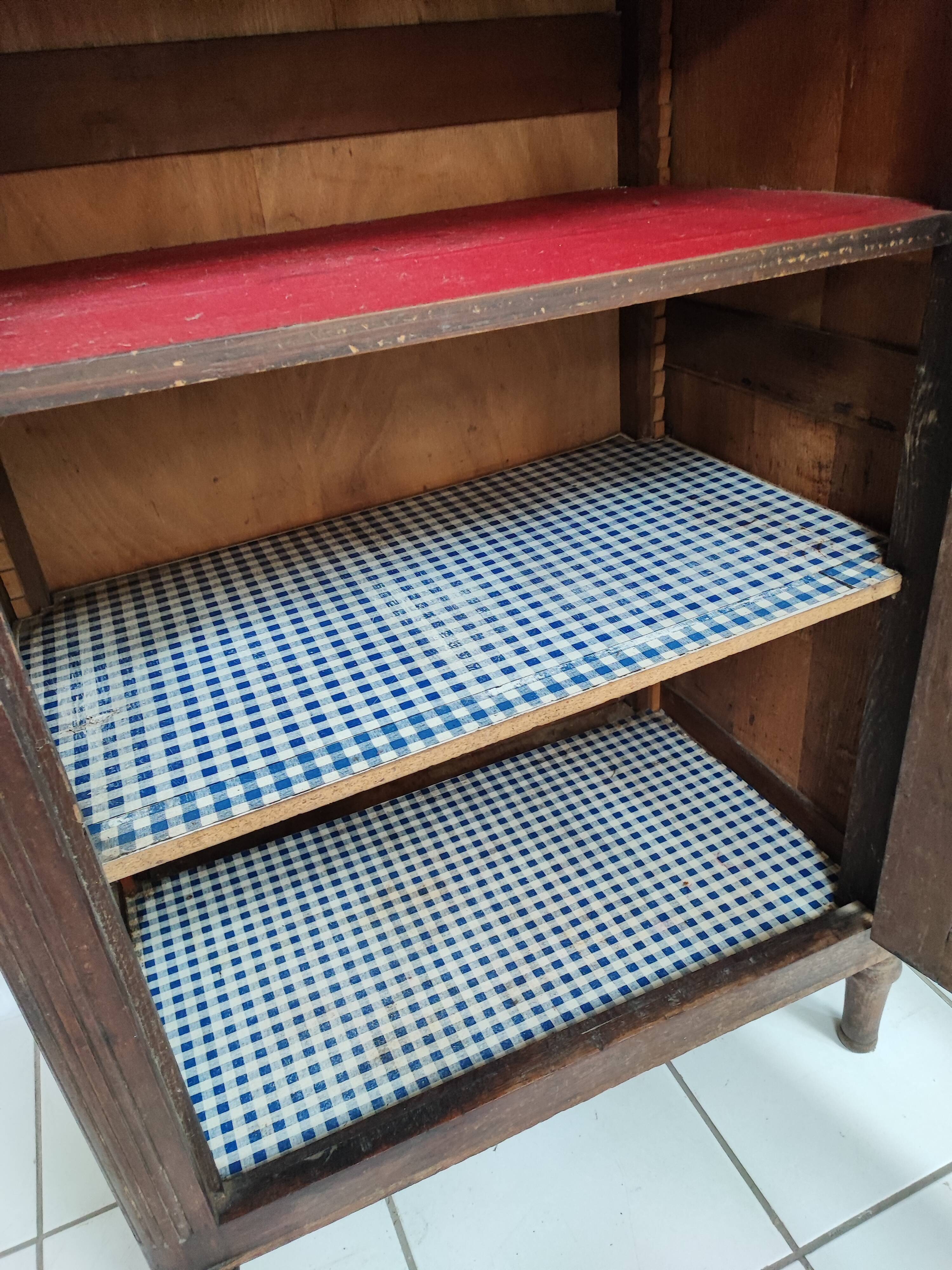 Bonnetière man standing cabinet a door