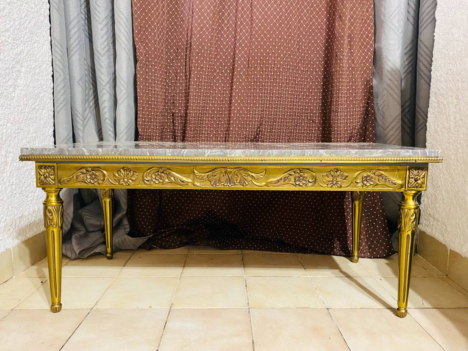 Louis XVI style coffee table – Marble and gilded bronze structure