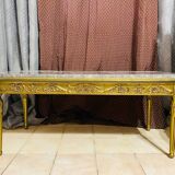 Table basse style Louis XVI – Marbre et structure bronze dorée