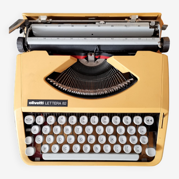 Olivetti Lettera 82 typewriter