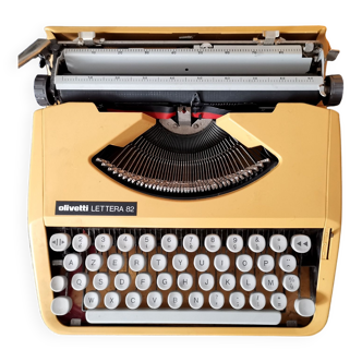Machine à écrire Olivetti Lettera 82