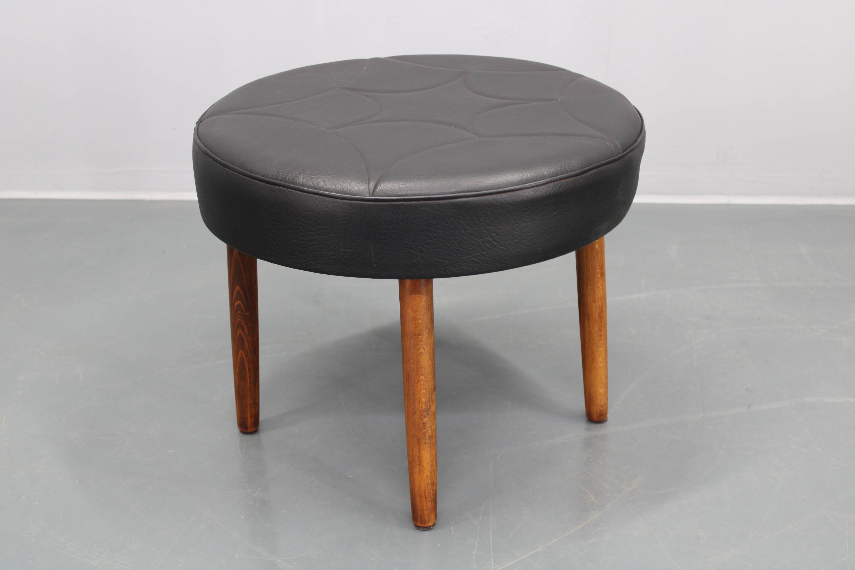 Tabouret danois en cuir des années 1960