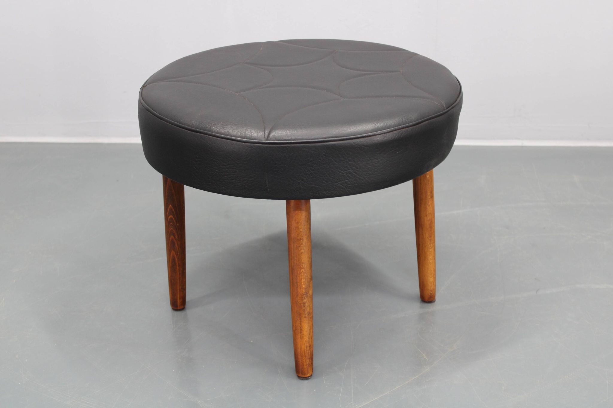 Tabouret danois en cuir des années 1960
