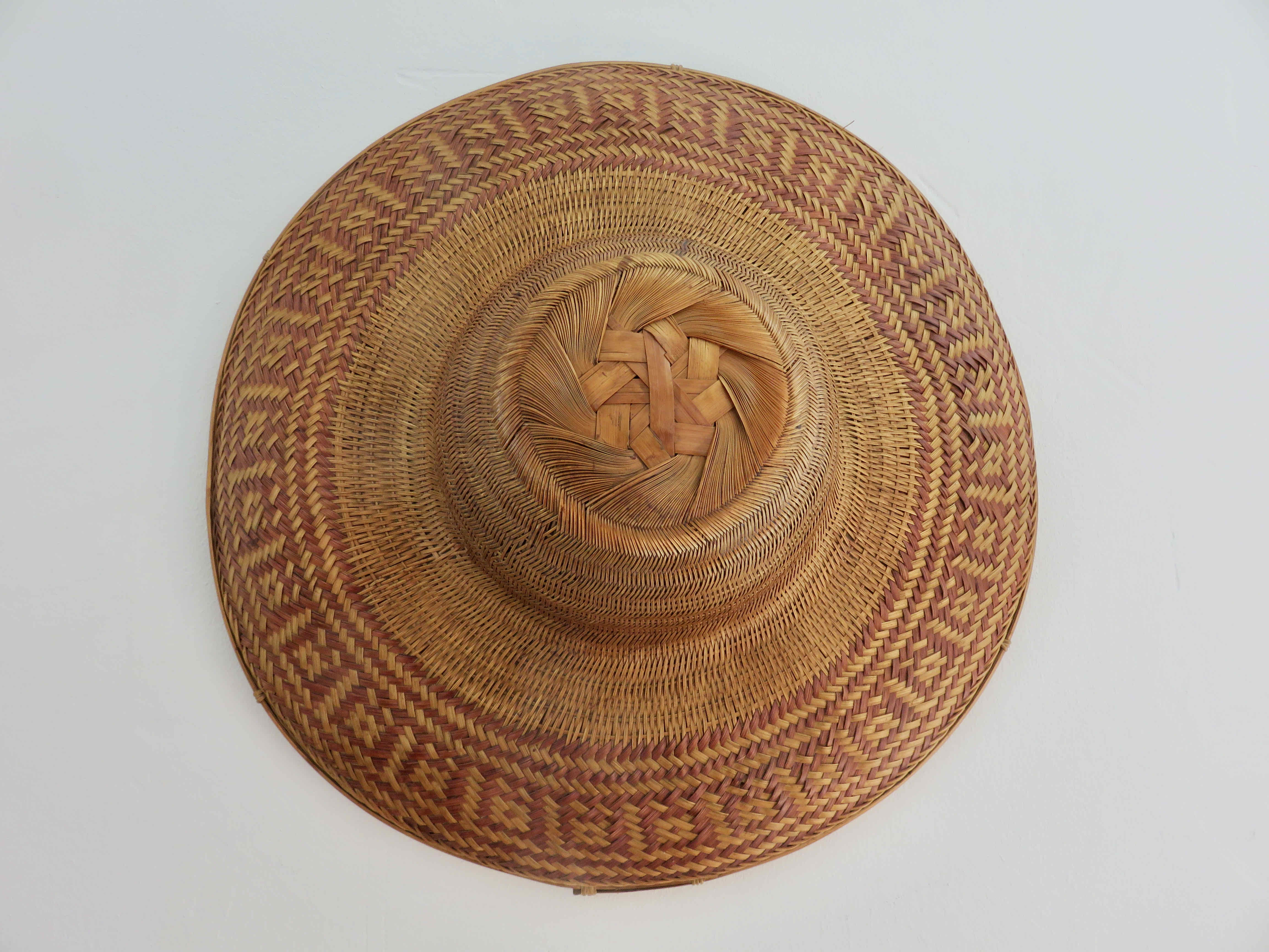 Asian hat in braided wicker and bamboo 70s