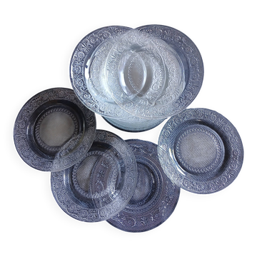 18 assiettes à dessert vintages en verre pressé