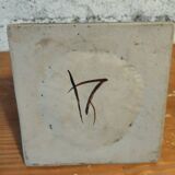 Soliflore pyramide en céramique émaillée bleu profond – pièce signée