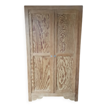 Armoire parisienne en pitchpin