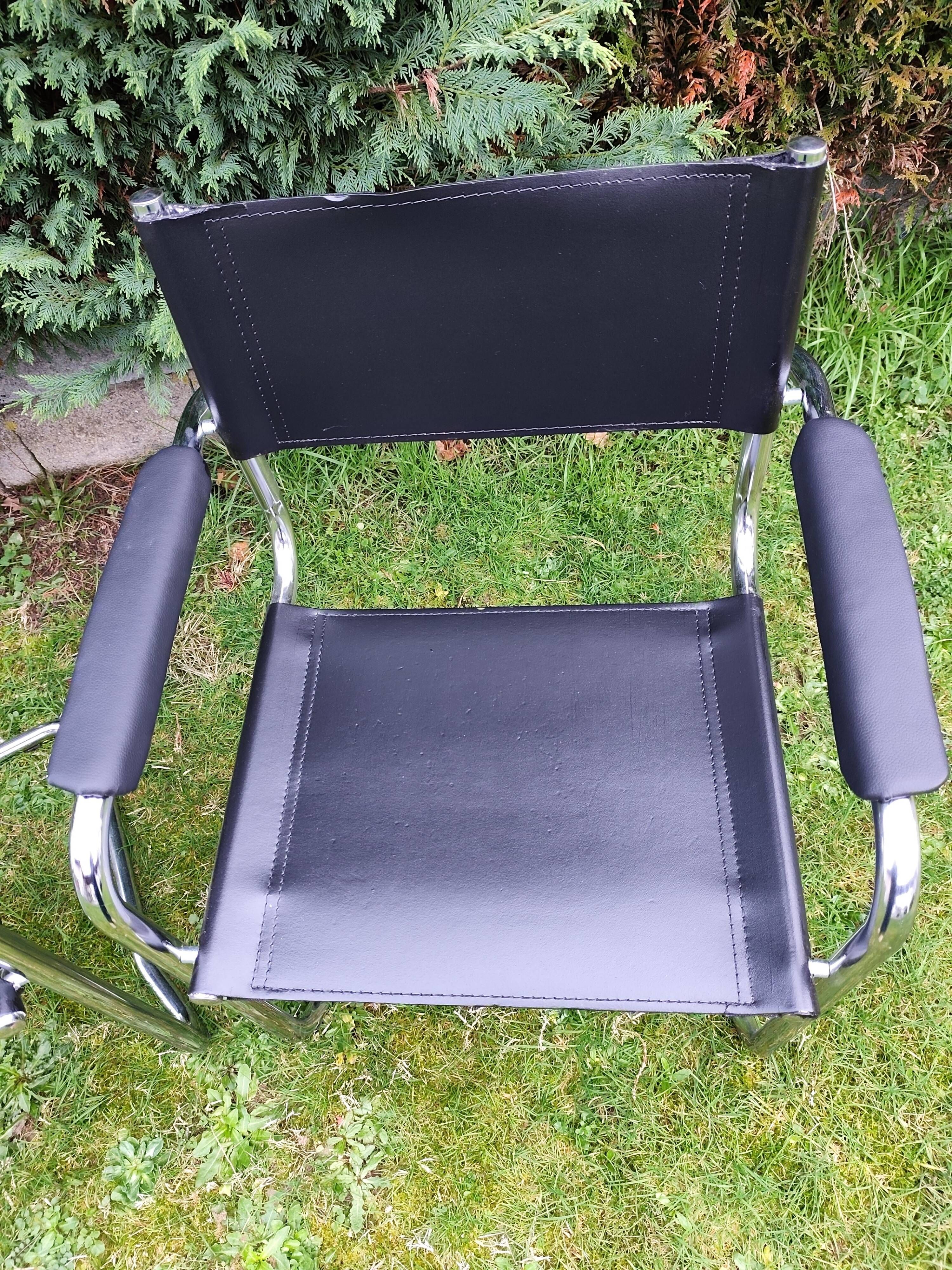 Set of 2 cantilever chairs in the style of Mart Stam.