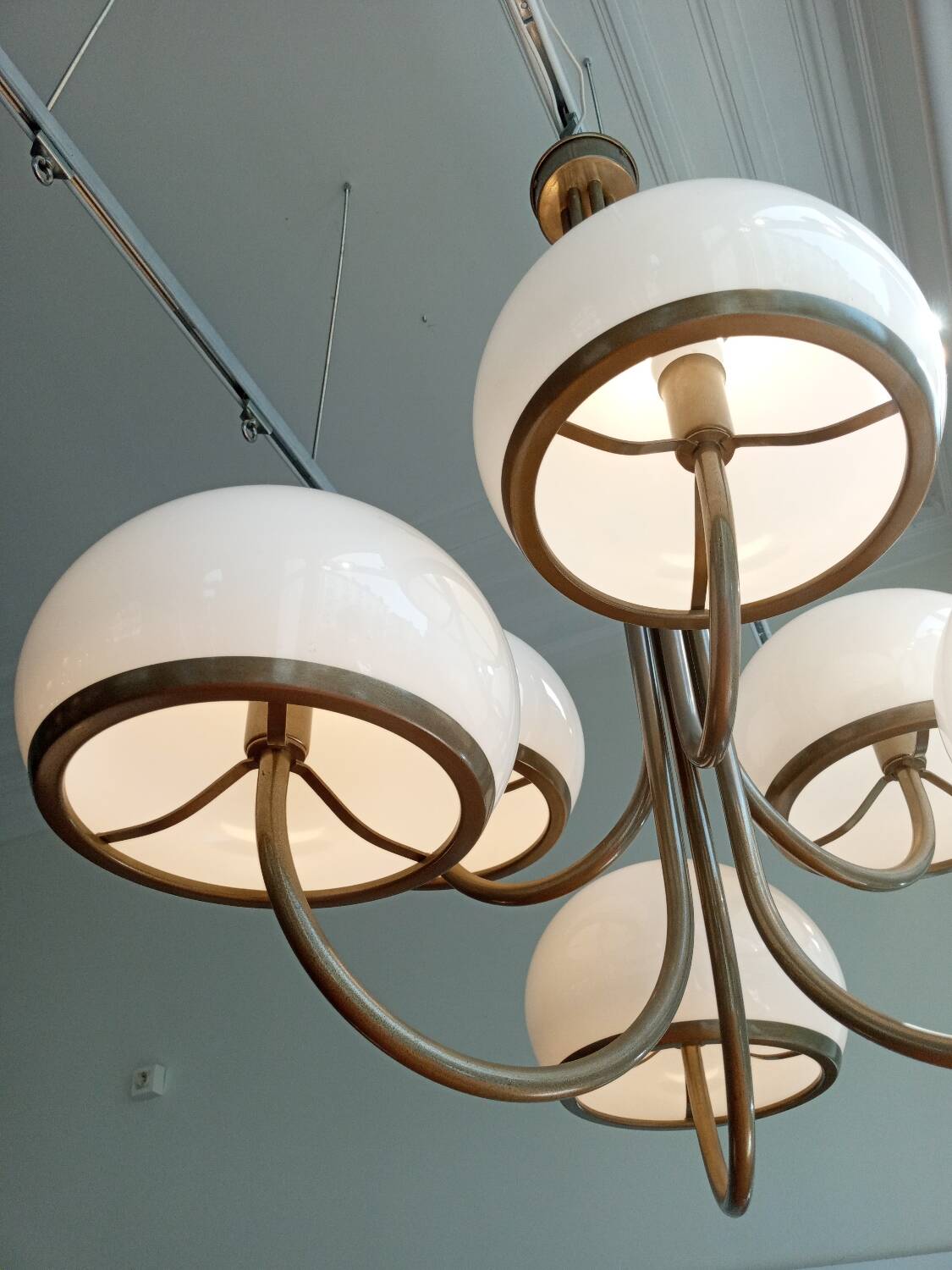 Arteluce pendant light designed by V. Gregotti, L. Meneghetti and G. Stoppino