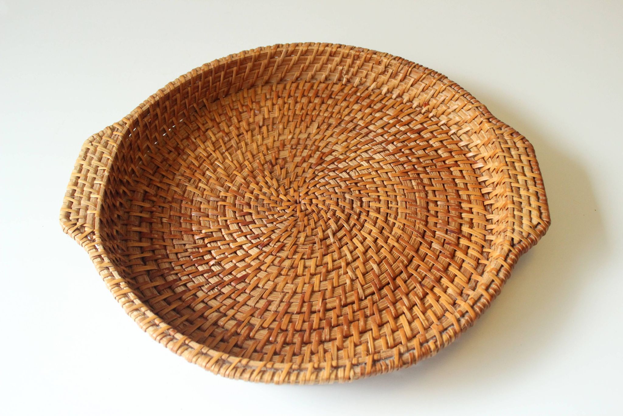 Round wicker serving tray, rattan
