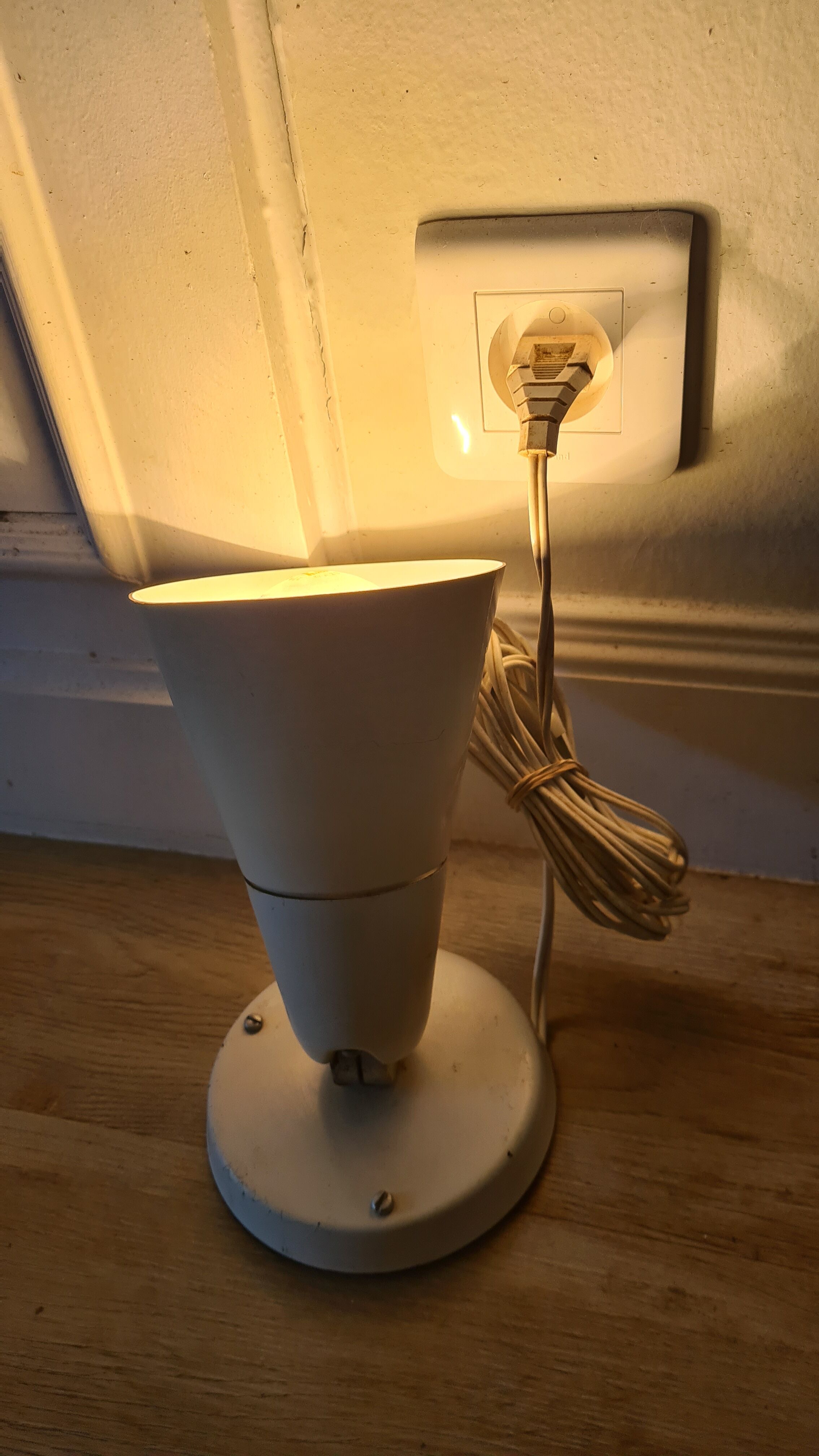 Old white metal lamp 70s works