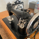 Old la perle sewing machine