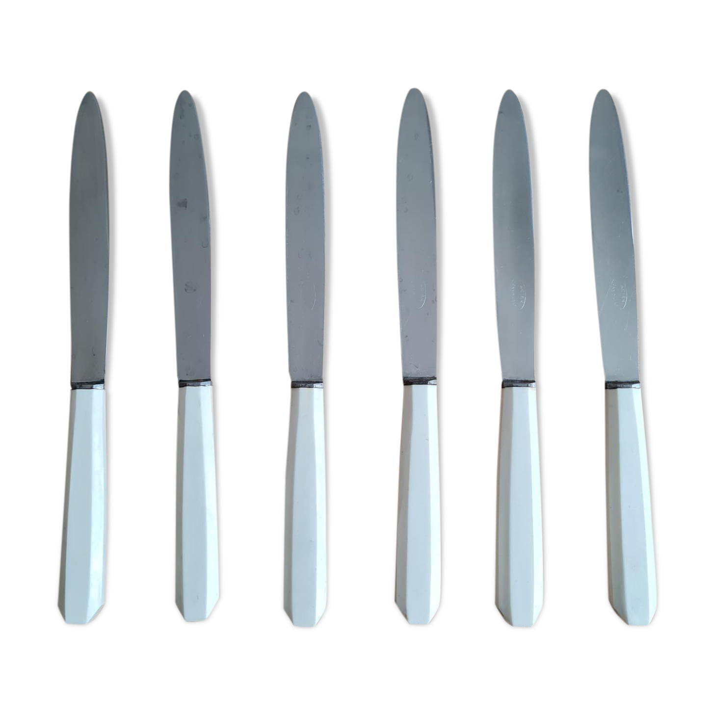 Set de six couteaux en bakélite et inoxydable